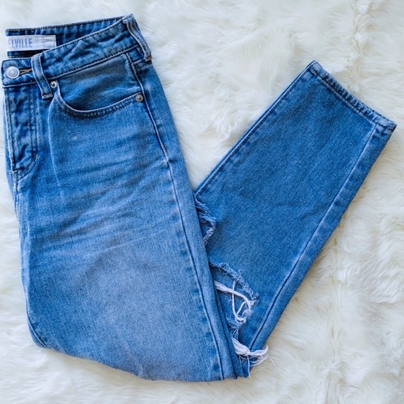 Brandy Melville Denim - SALE ✨ Brandy Melville Cropped Ripped Mom Jeans 25
